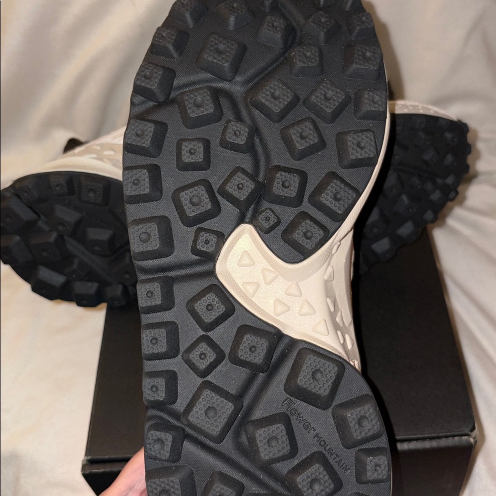 NWT Flower Mountain TIGER HILL UNI Suede and technical fabric sneakers - Beige - Picture 15 of 15